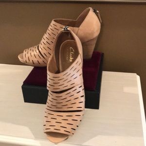 Stylish Open-toe bootie sz.7